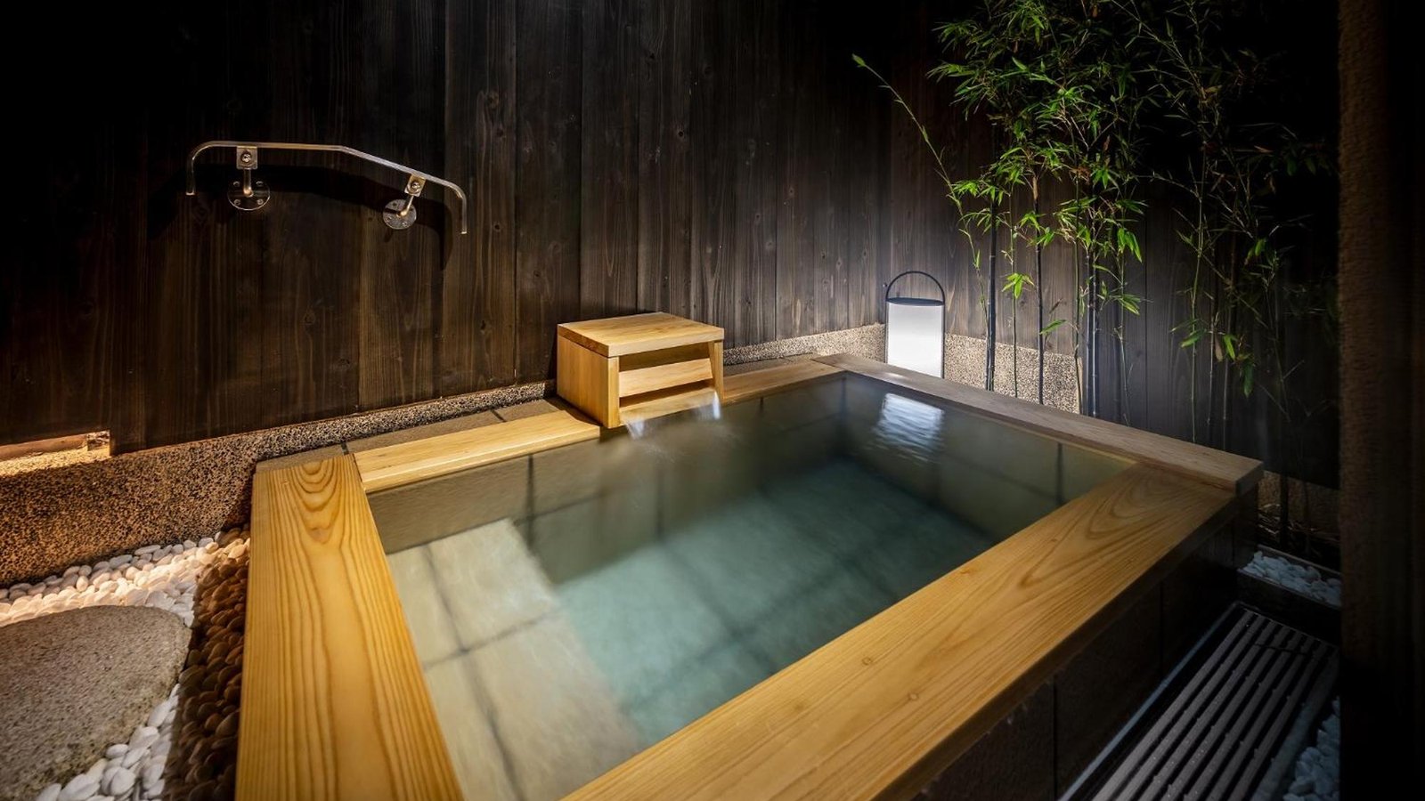 京都・カップルで泊まりたいホテル14選|町家の半露天から東山のルーフトップまで、部屋に戻ってからの時間で選ぶ